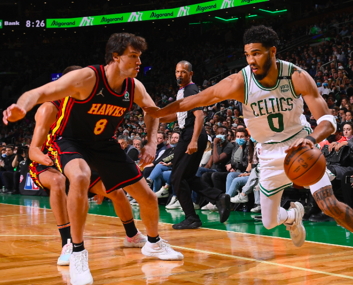 山东队完胜福建队，塔图姆惊艳四座