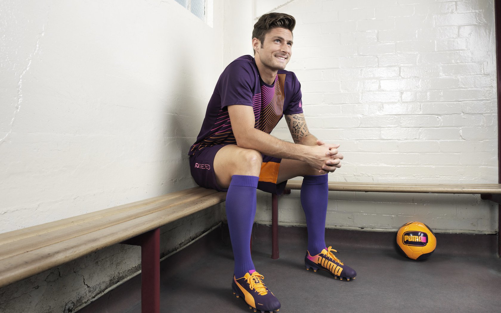 哥伦比亚火力压制阿尔及利亚,德布劳内在年度焦点之战接管比赛